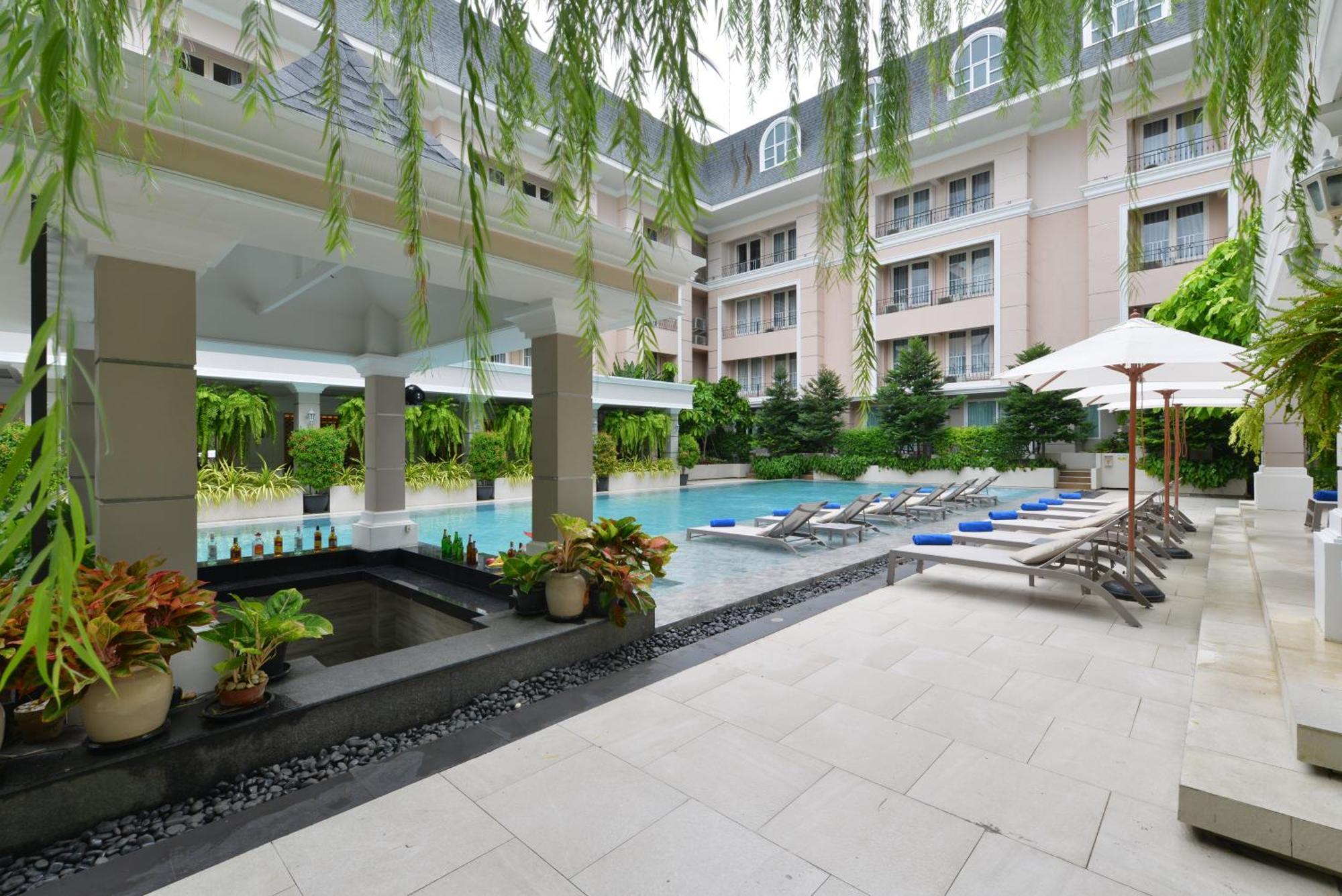 The Beverly Hotel Pattaya Exterior photo